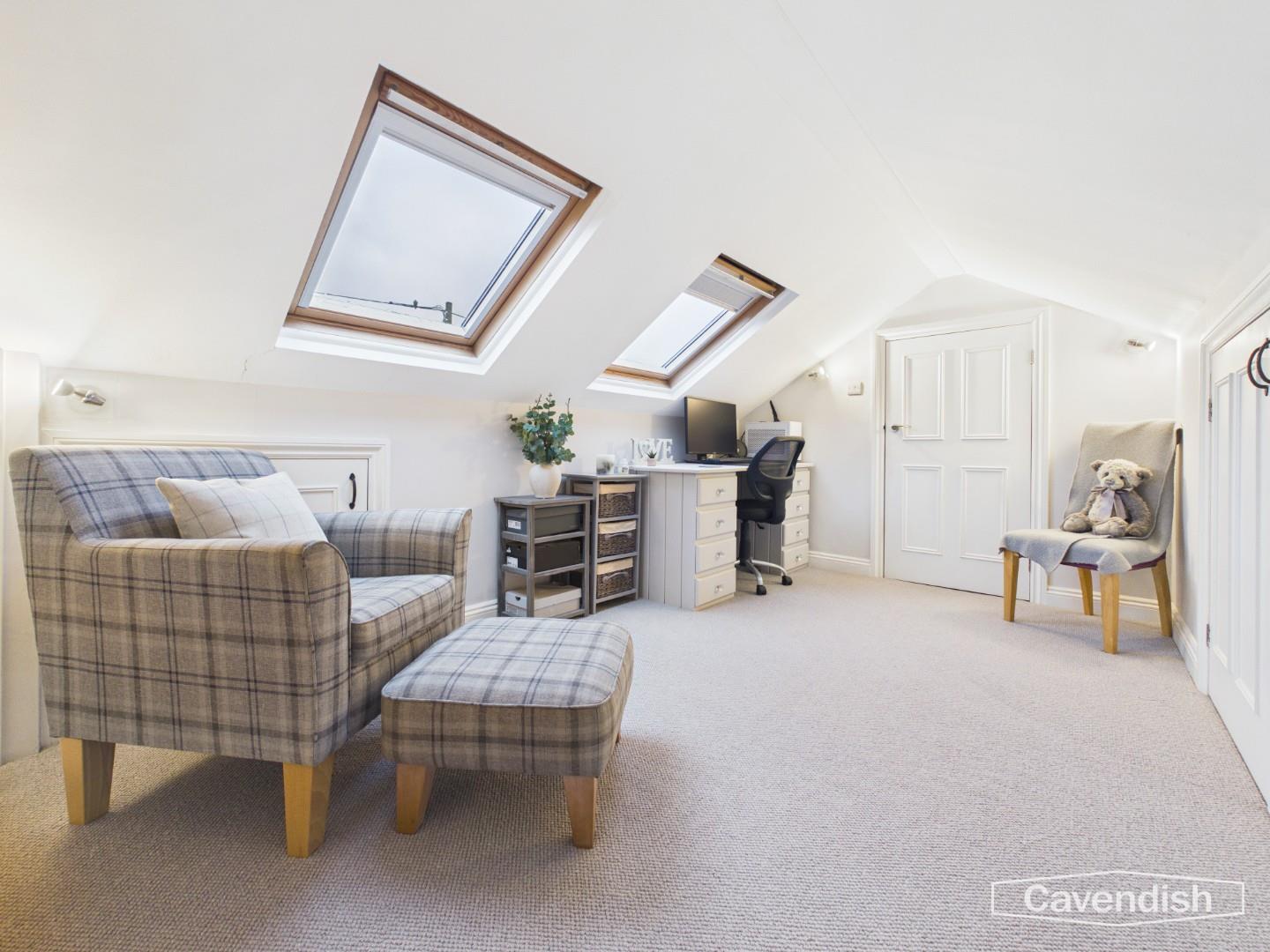 Sychdyn, Mold - LANDING