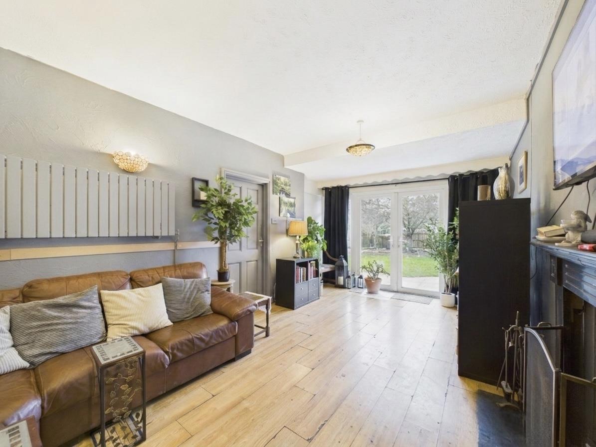 Rhyd Y Goleu, Rhosesmor, Mold - Living Room