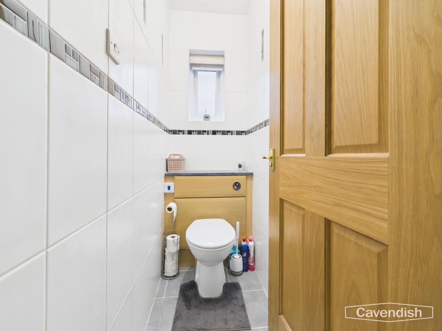 Ffordd Ganol, Sychdyn, Mold - SEPERATE W/C