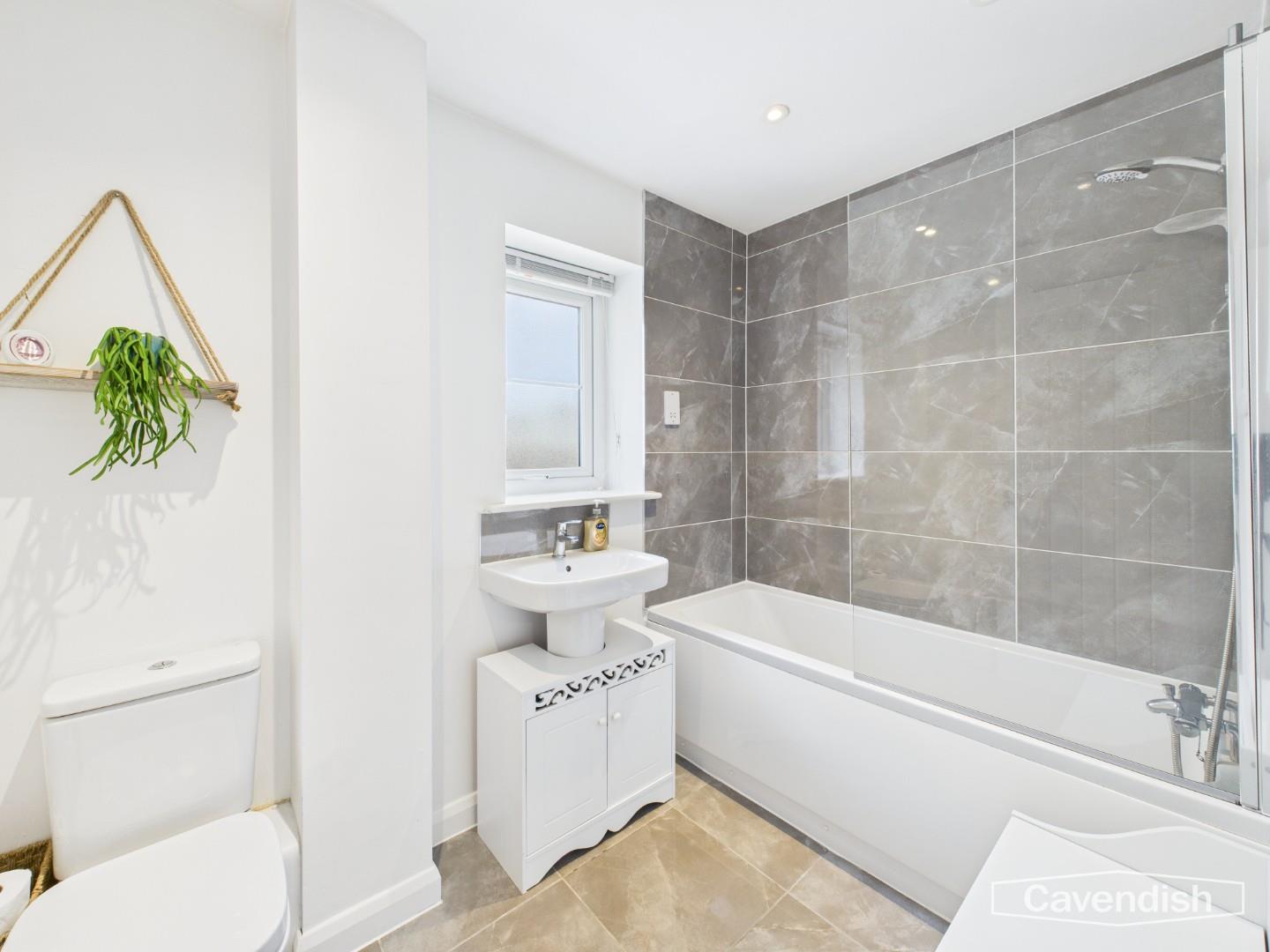 Ffordd Trebeirdd, Mold - FAMILY BATHROOM