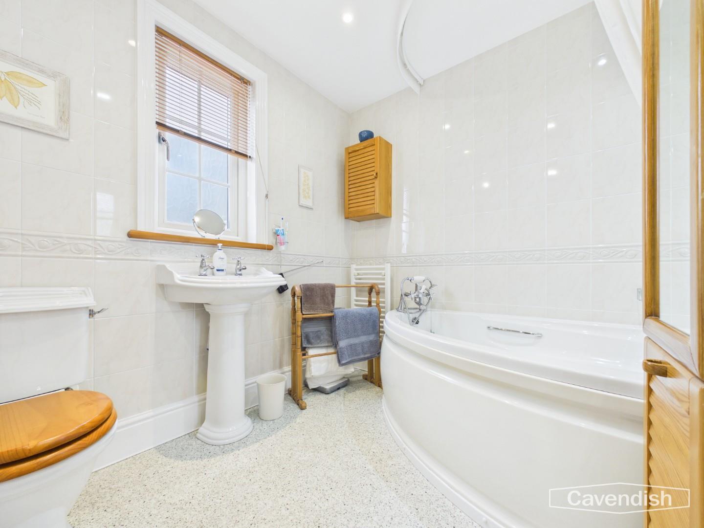 Belmont Avenue, Connah&rsquo;s Quay, Deeside - Family Bathroom