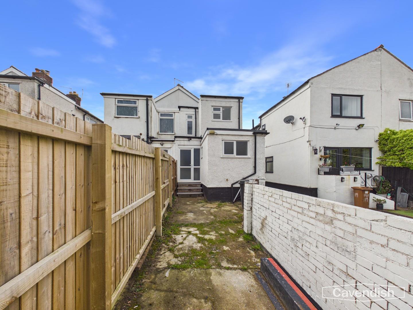 Vounog Hill, Penyffordd, Chester - Yard