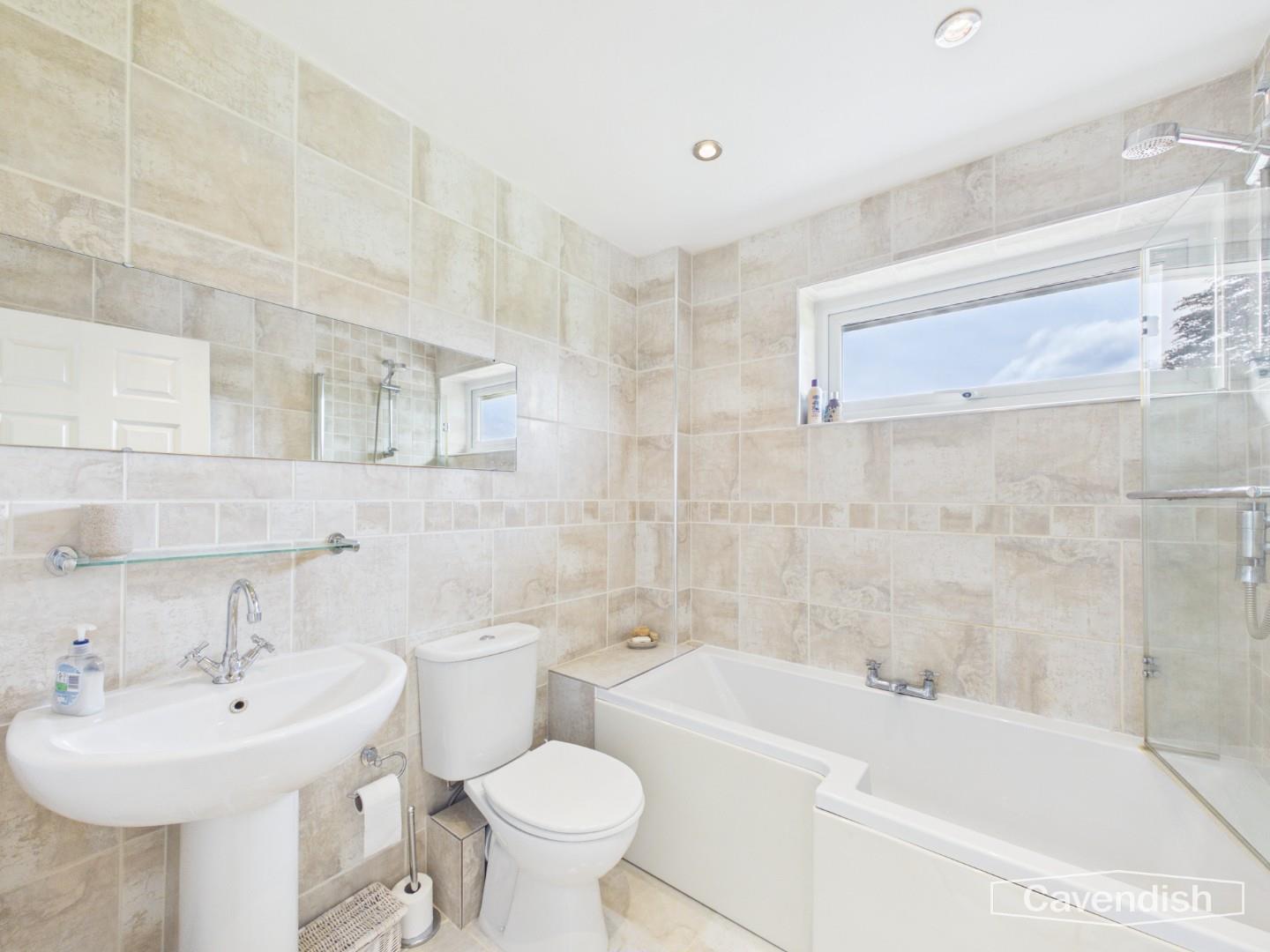Llanarmon yn Ial, Mold - Family Bathroom