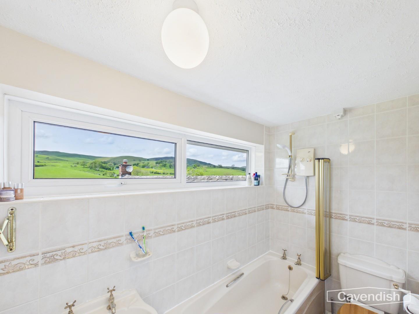 Llanarmon yn Ial, Mold - Ensuite Bathroom