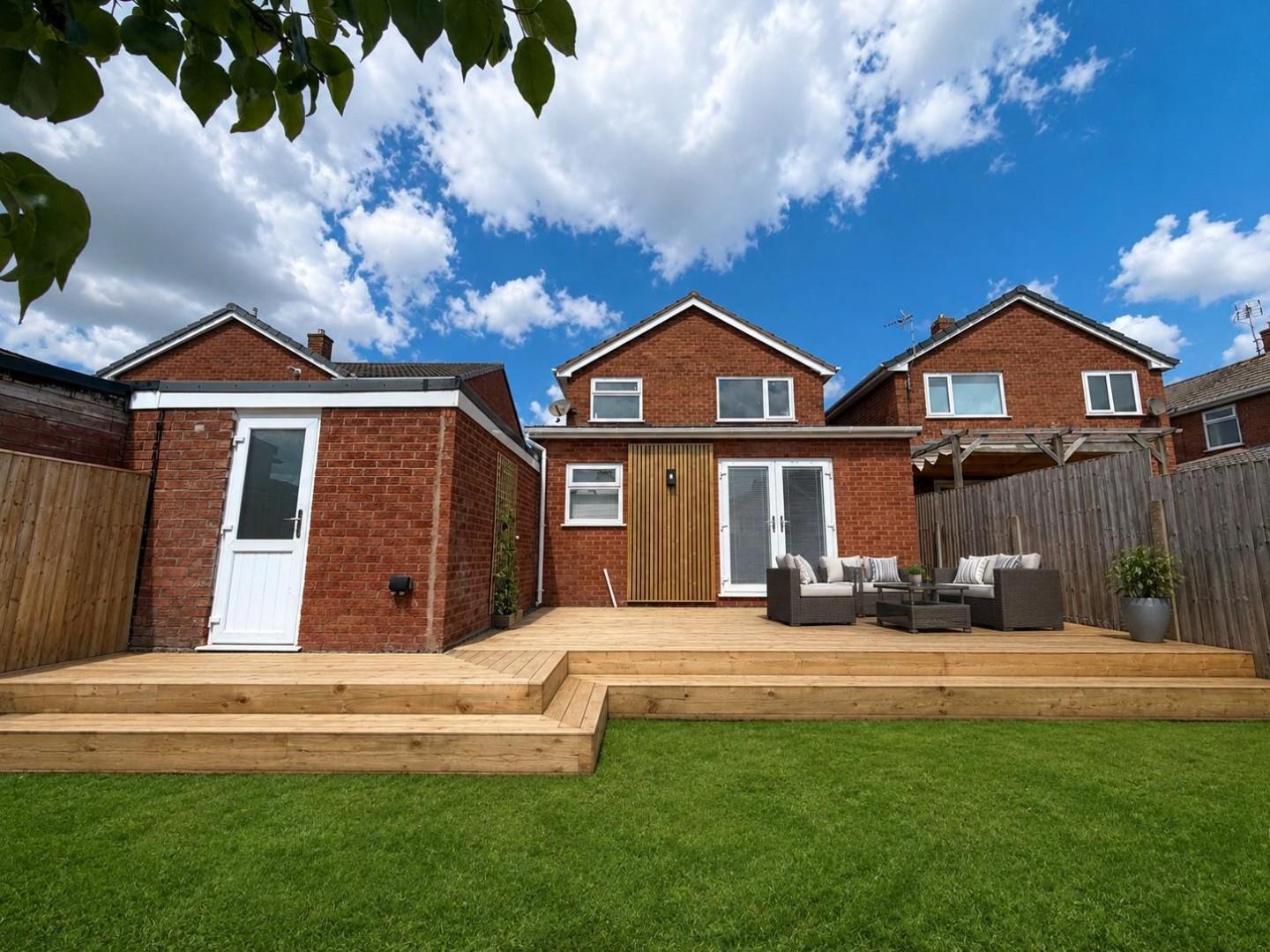 Llys Argoed, Mynydd Isa, Mold - Garage