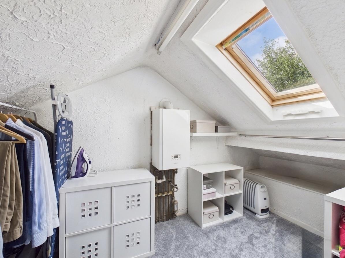 Pen Y Bryn, Sychdyn, Mold - Walk-in Closet