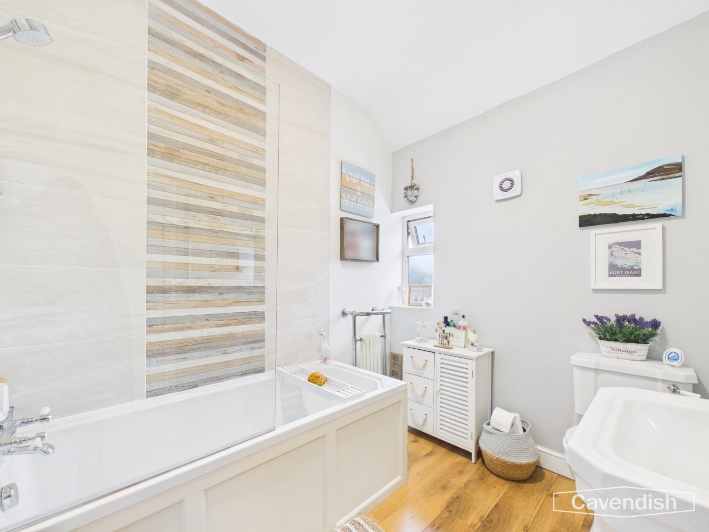 Wrexham Road, Mold - Family Bathroom
