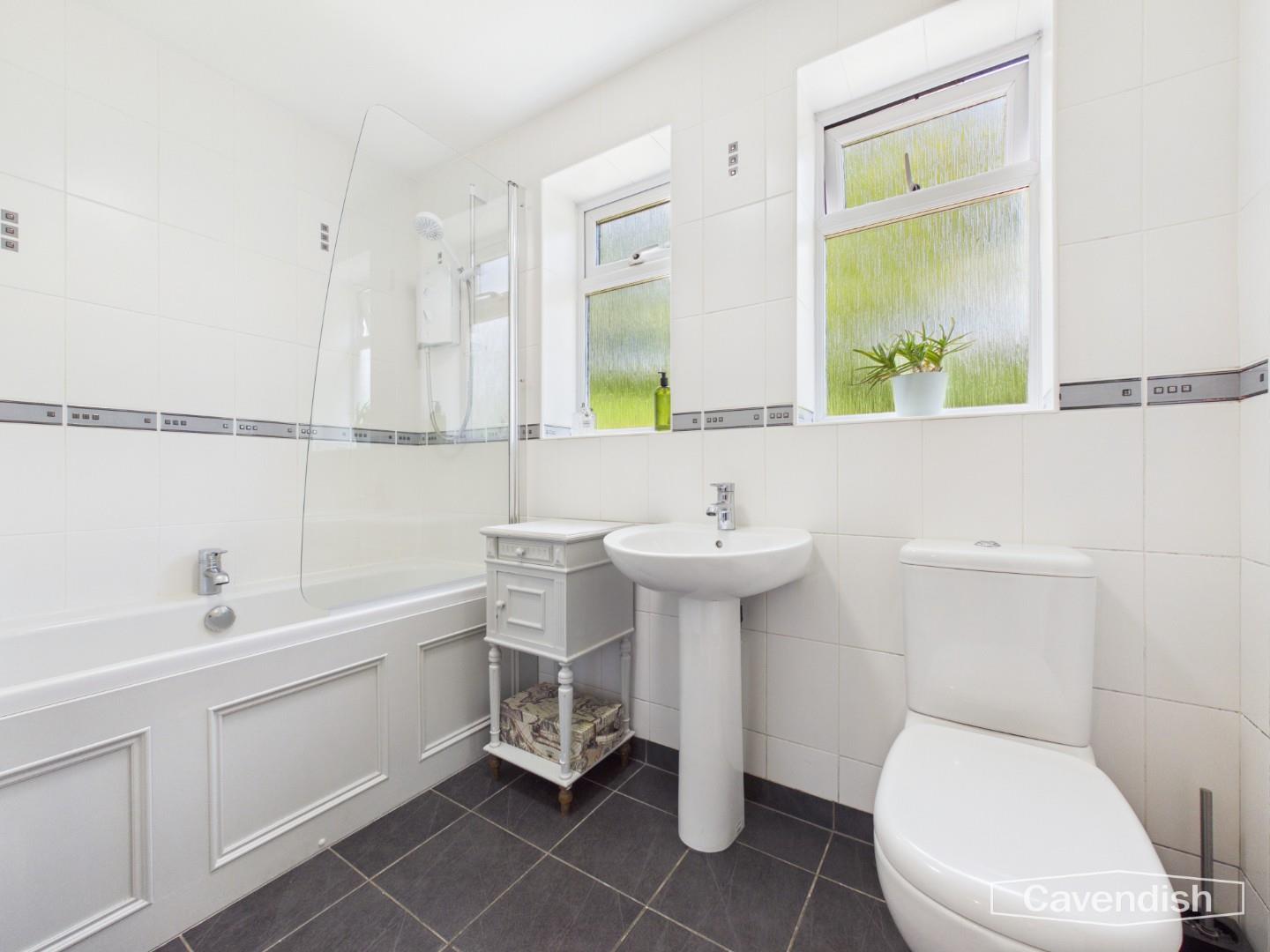 Bryn Eithin, Gwernymynydd, Mold - Family Bathroom