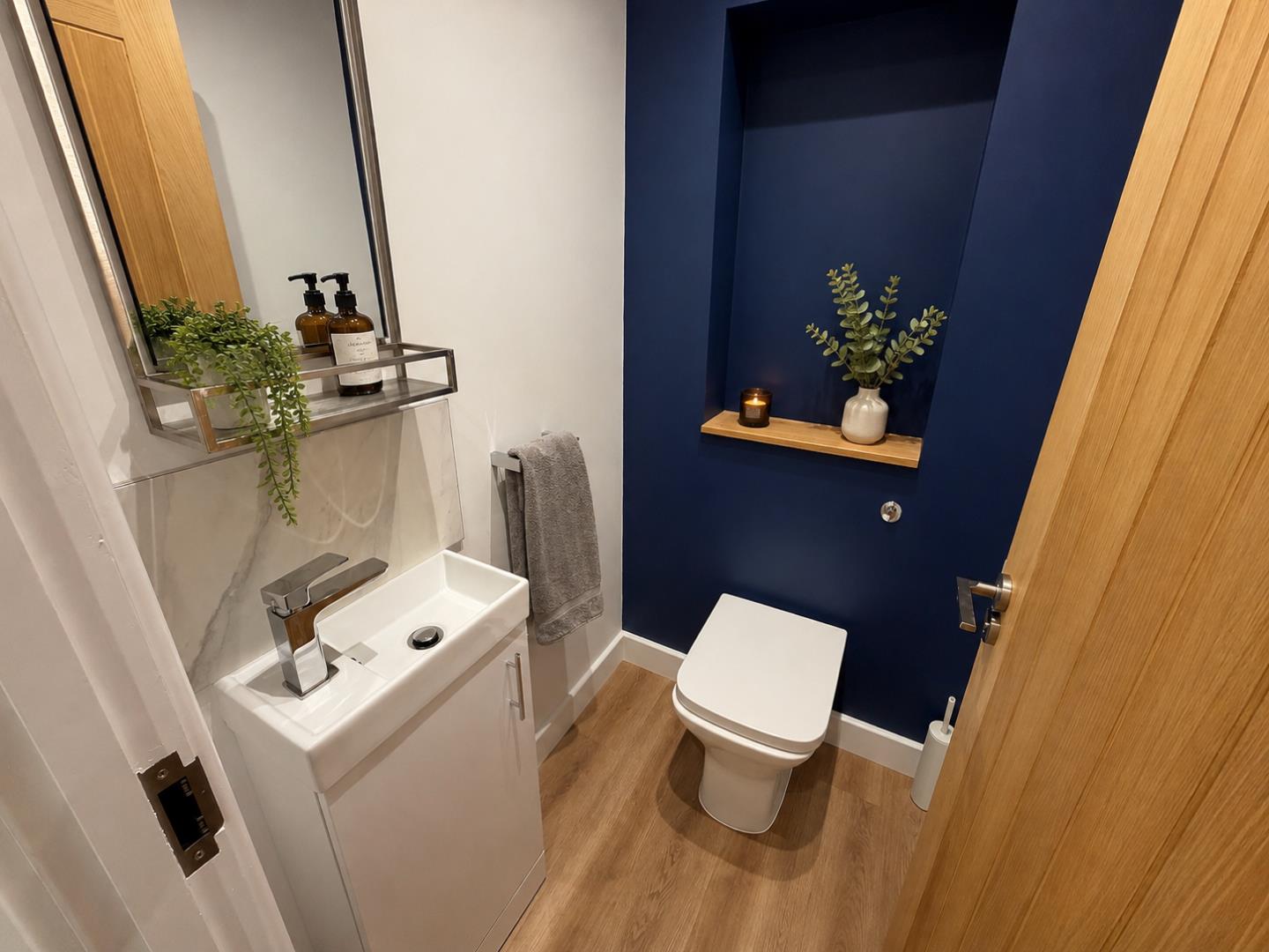 Llys Argoed, Mynydd Isa, Mold - Downstairs WC