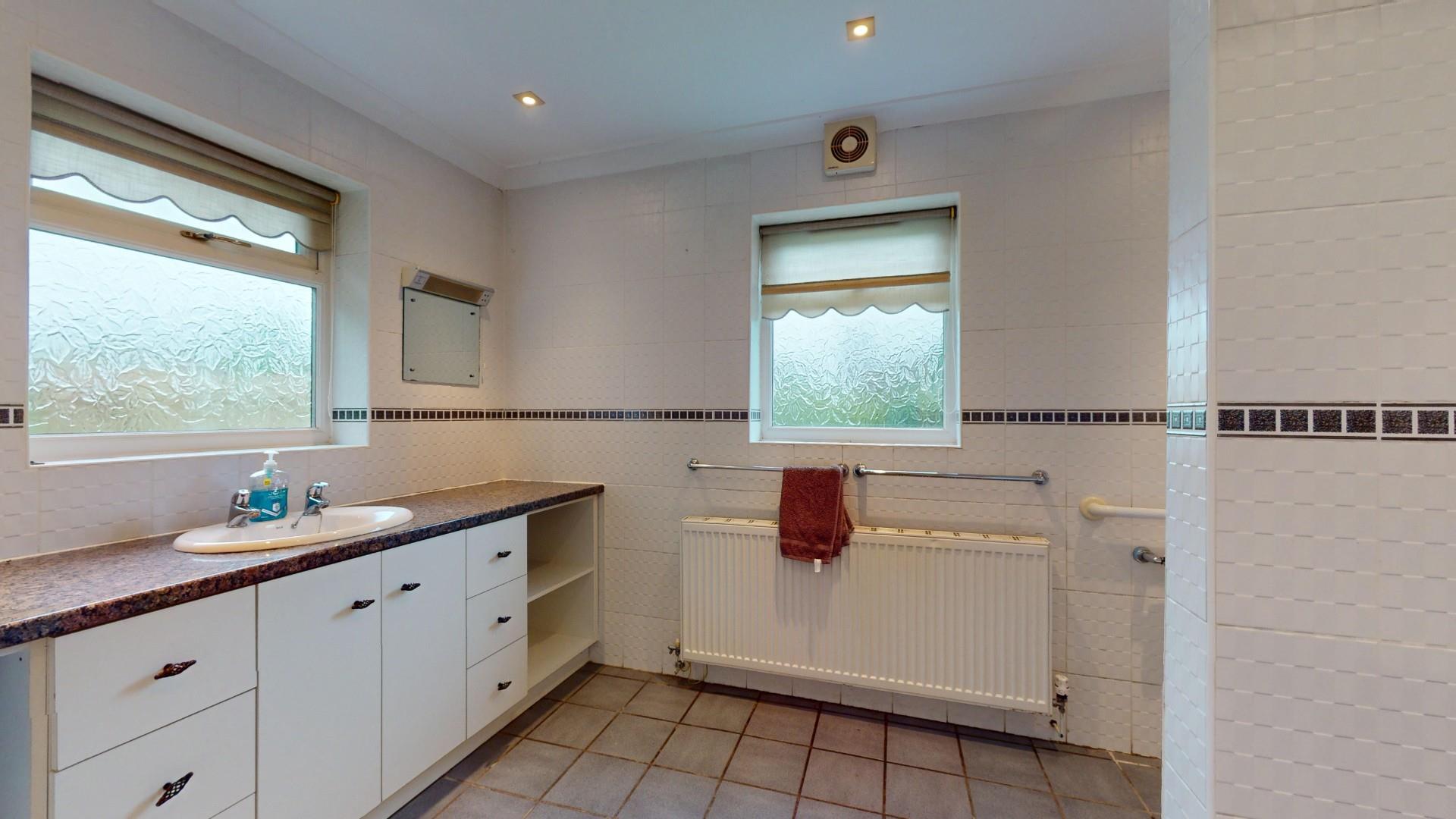 Lon Syr Herbert, Caerwys, Mold - EN SUITE