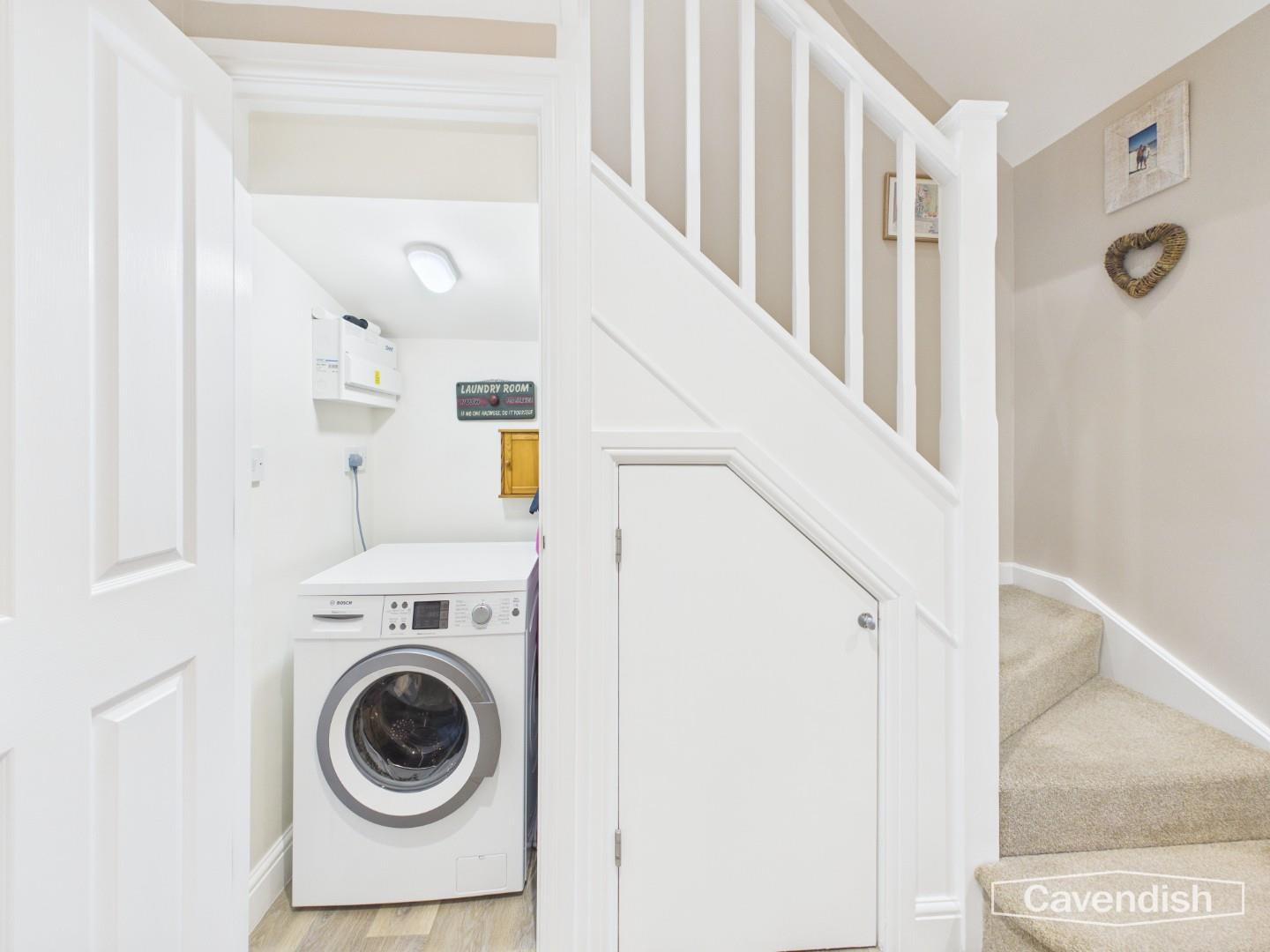 Ffordd Y Gwanwyn, Mold - UTILITY CUPBOARD