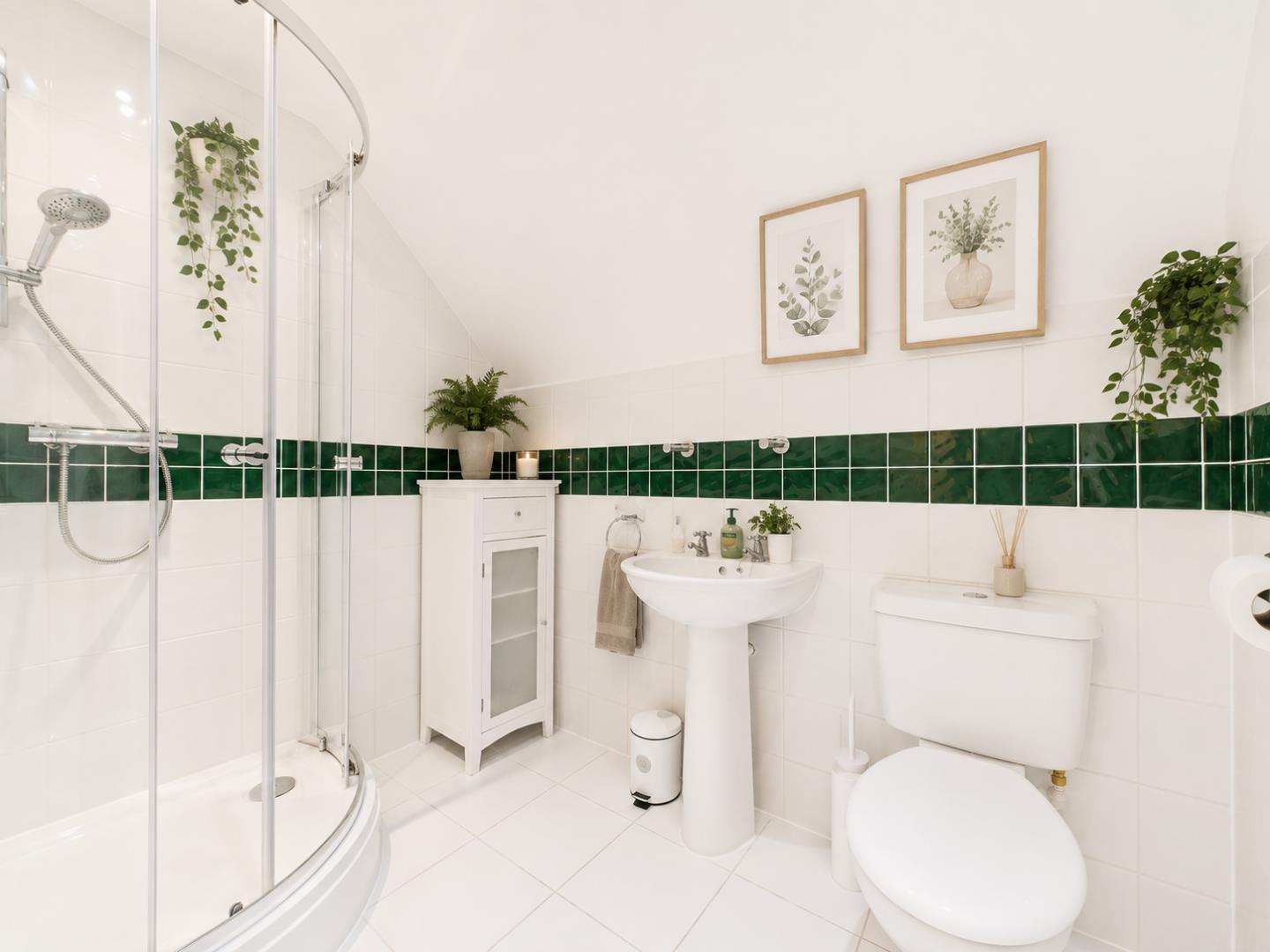 Swan Lane, Gwernymynydd, Mold - Ensuite Bathroom