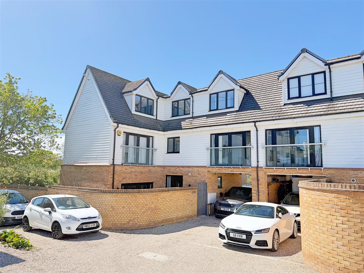 34638504 Dovehouse Yard, Braintree