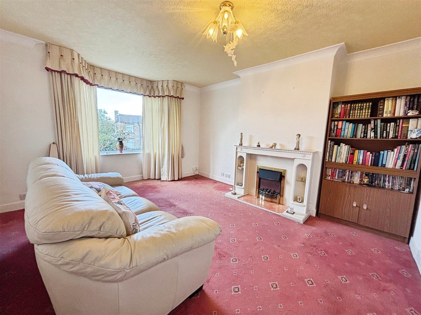 Hollingwood Lane, Bradford, BD7 4AY