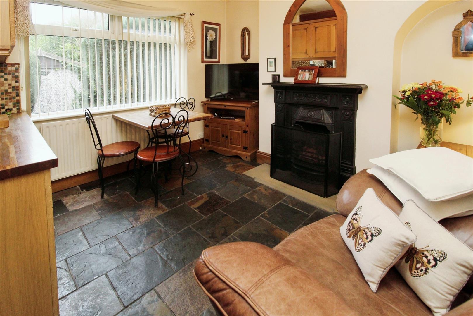 3 Bed, 1 Bath Property For Sale in Cleckheaton Road, Low Moor, BD12 0HL