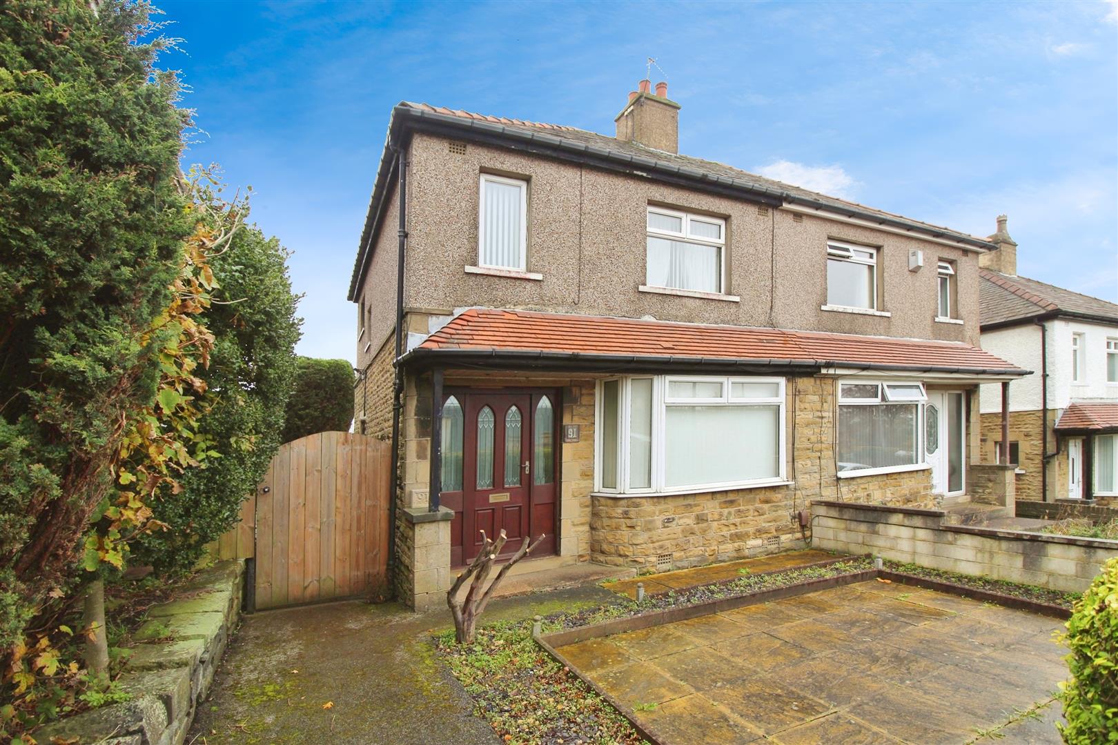 3 Bed, 1 Bath Property For Sale in Cleckheaton Road, Low Moor, BD12 0HL
