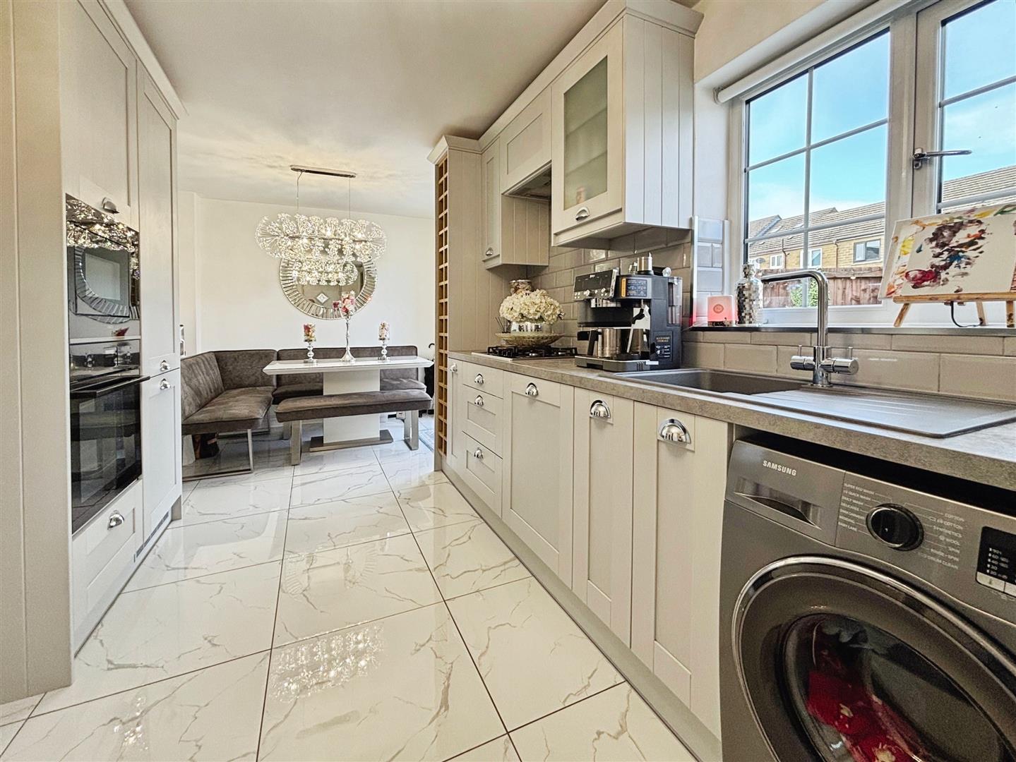 Lewis Close, Queensbury, Bradford, BD13 2GF