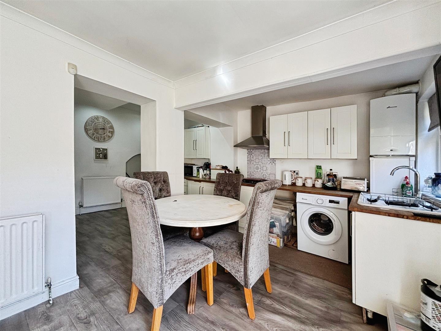 Larch Drive, Bradford, BD6 1DU
