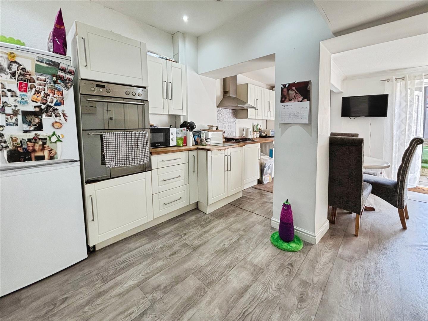 Larch Drive, Bradford, BD6 1DU