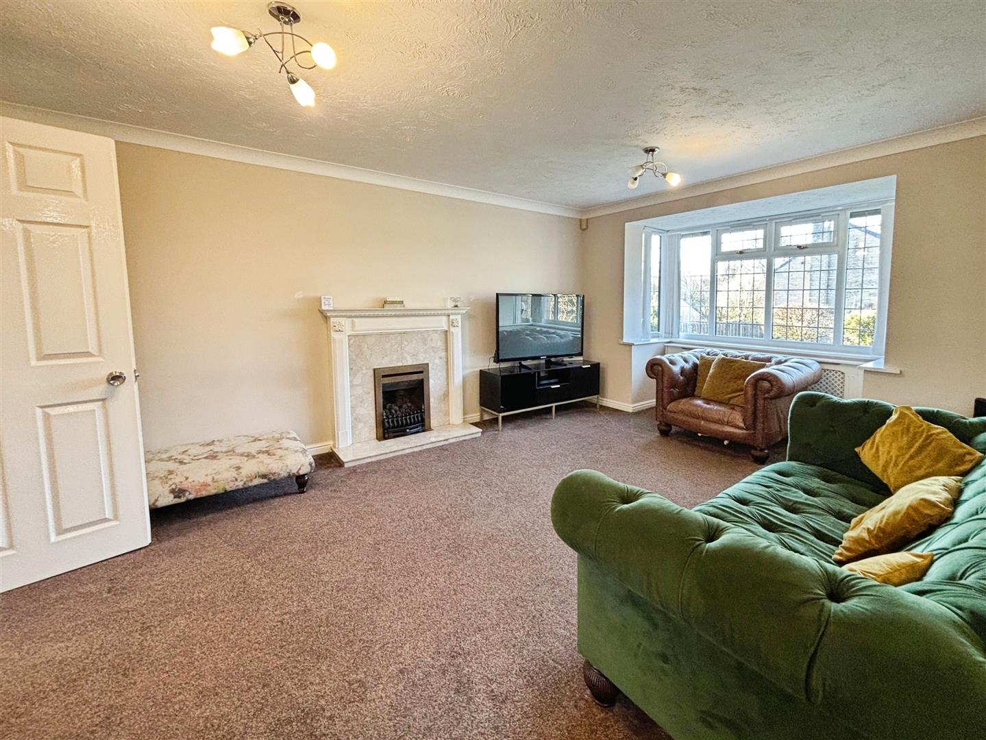 Cheriton Drive, Queensbury, Bradford, BD13 1QA