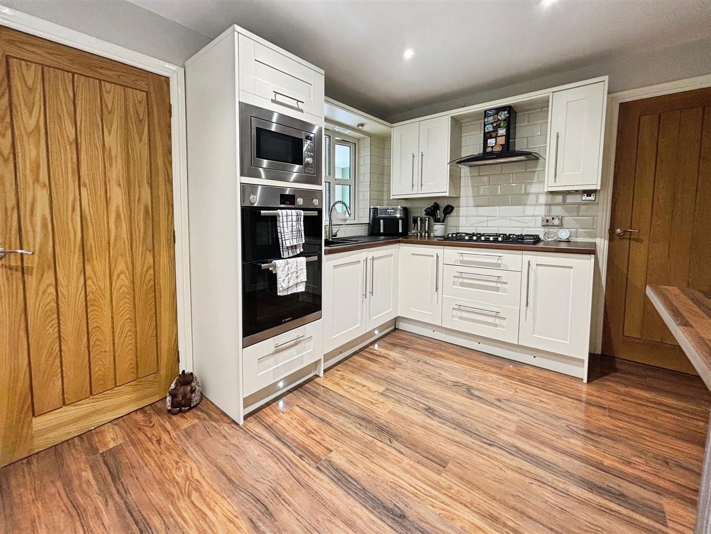 Bradshaw View, Queensbury, Bradford, BD13 2FF