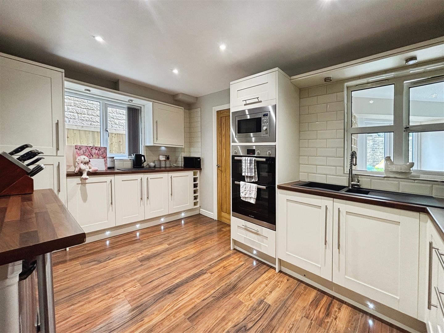 Bradshaw View, Queensbury, Bradford, BD13 2FF