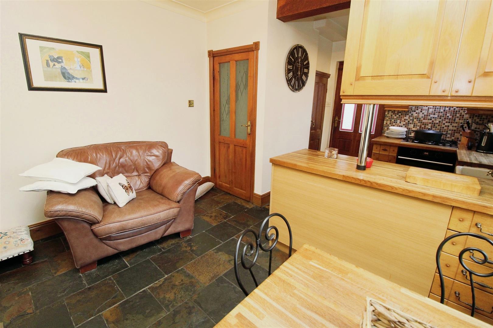 3 Bed, 1 Bath Property For Sale in Cleckheaton Road, Low Moor, BD12 0HL
