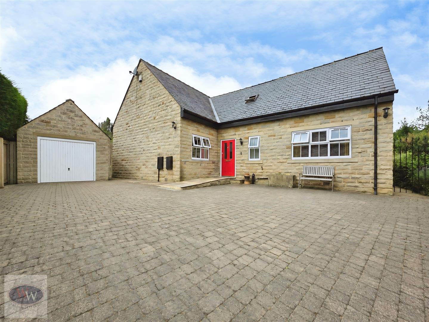 Kirklands Lane, Baildon, BD17 6EE