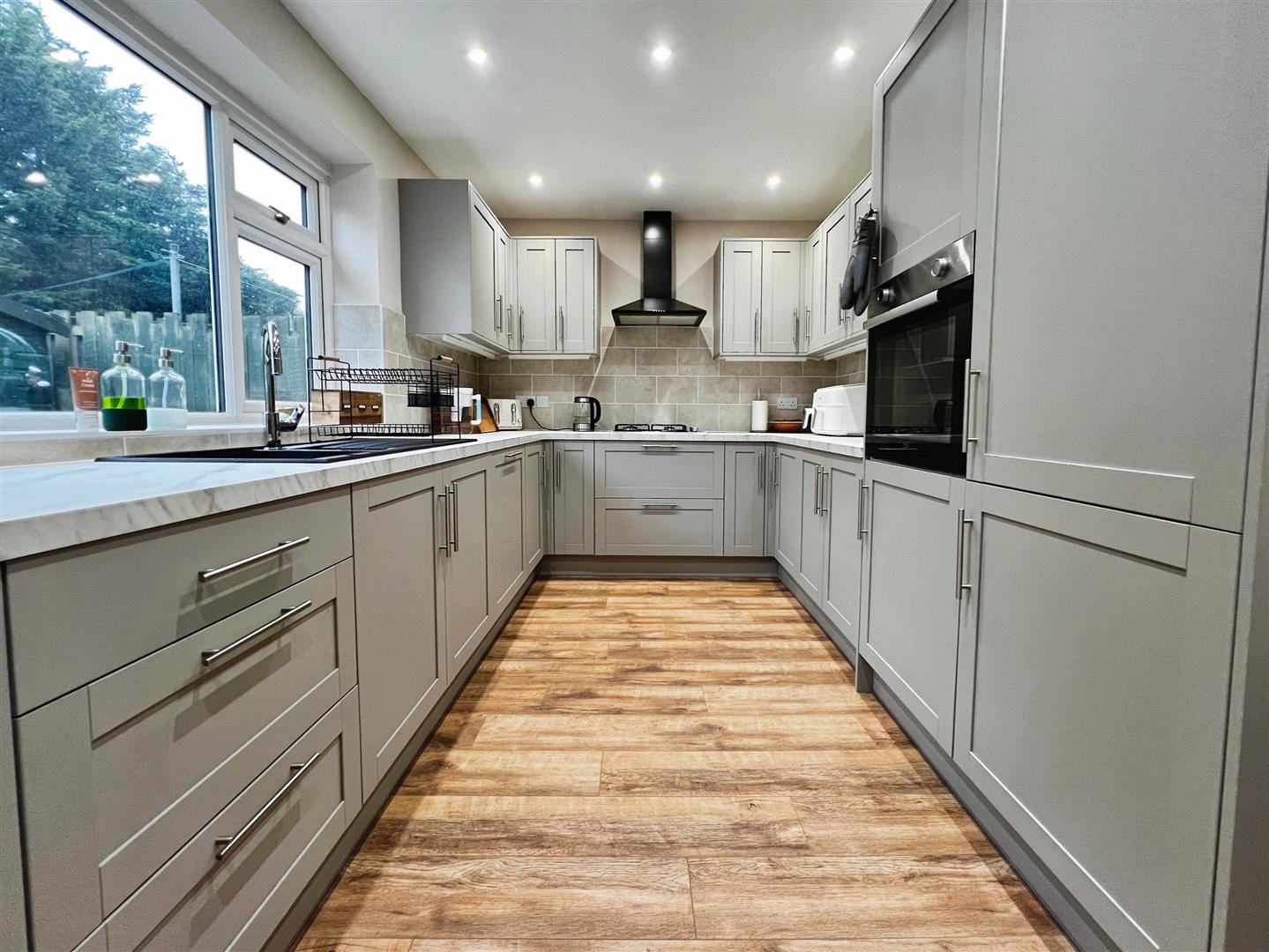 Farm Hill Road, Bradford, BD10 8BY