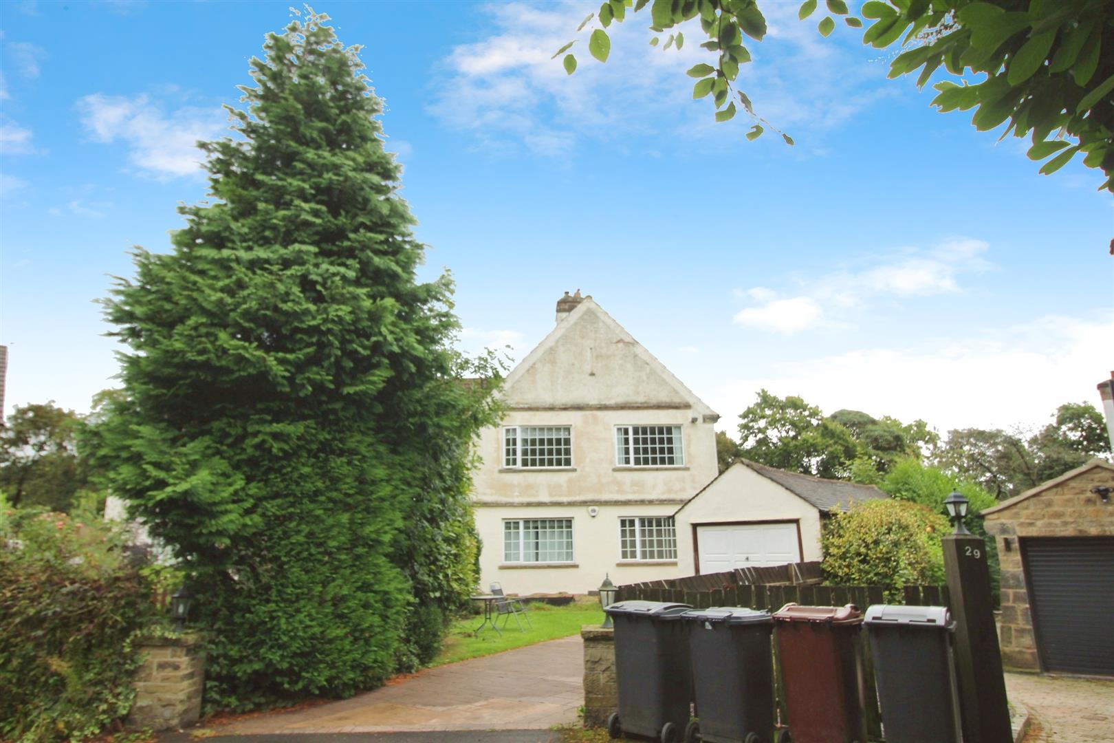 2 Bed, 1 Bath Property For Sale in Southway, Horsforth, LS18 5RN