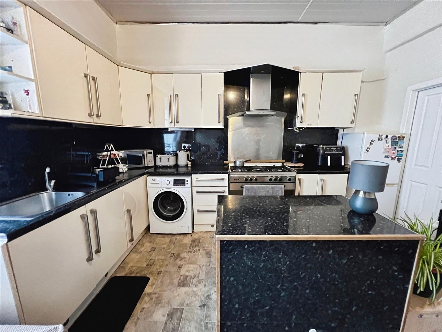 Thornhill Place, Bradford, BD3 7NB