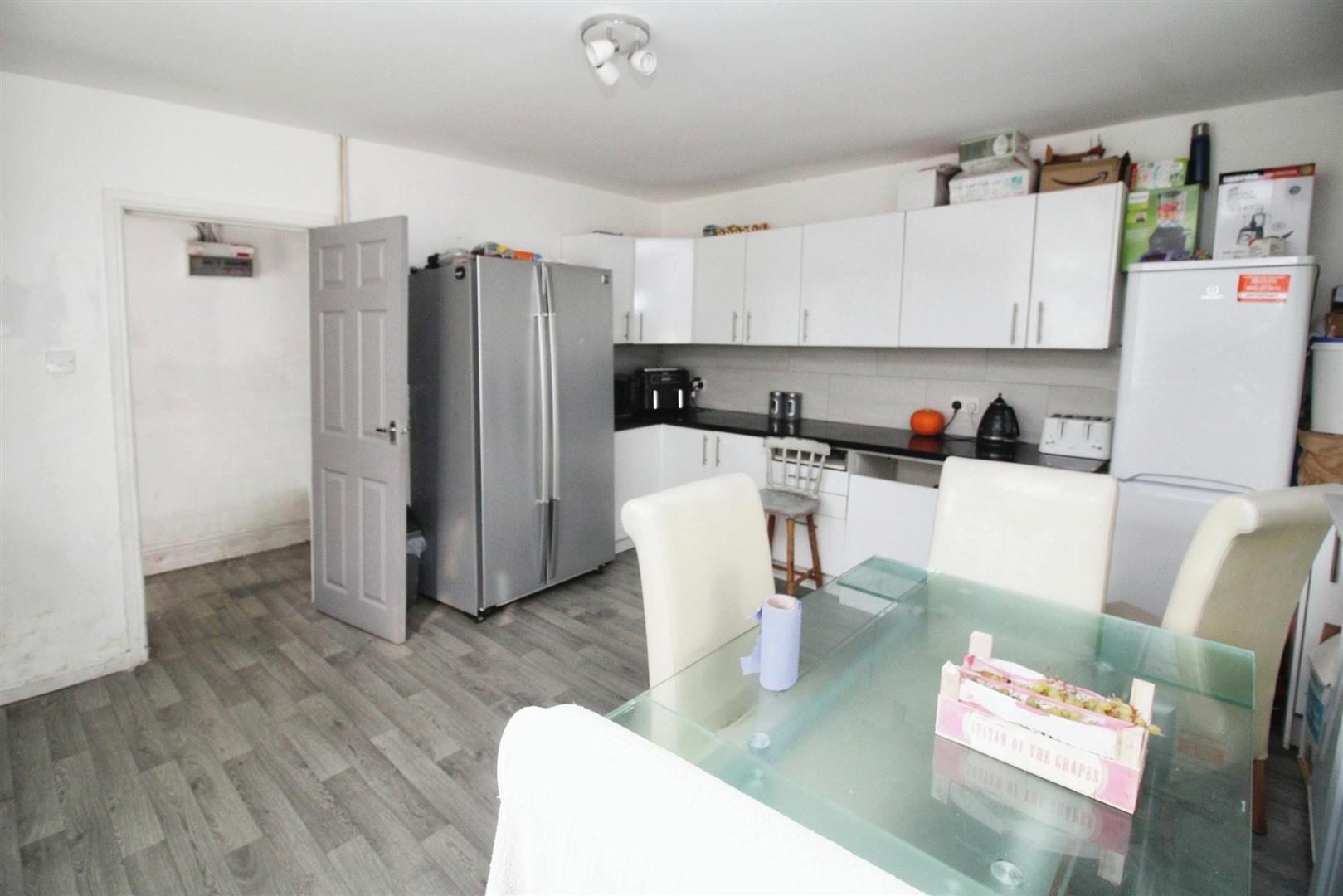 4 Bed, 2 Bath Property For Sale in Bolton Hall Road, BD2 1BJ
