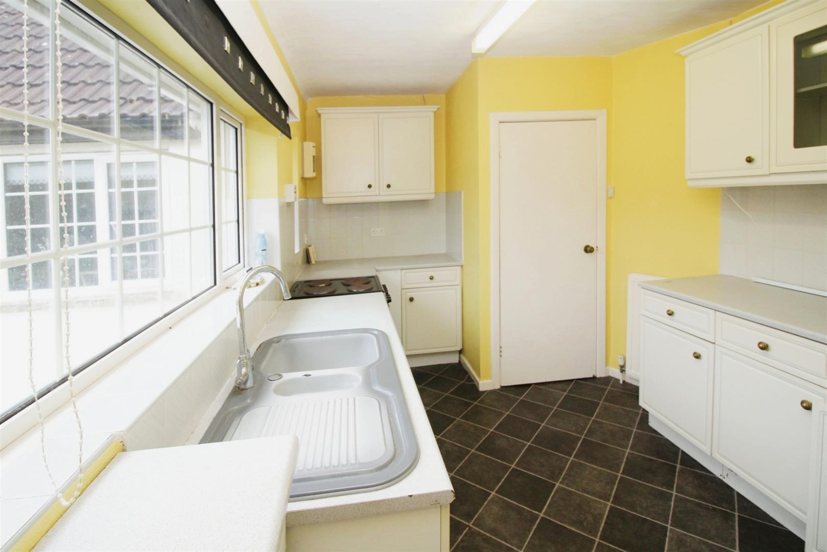 2 Bed, 1 Bath Property For Sale in Southway, Horsforth, LS18 5RN
