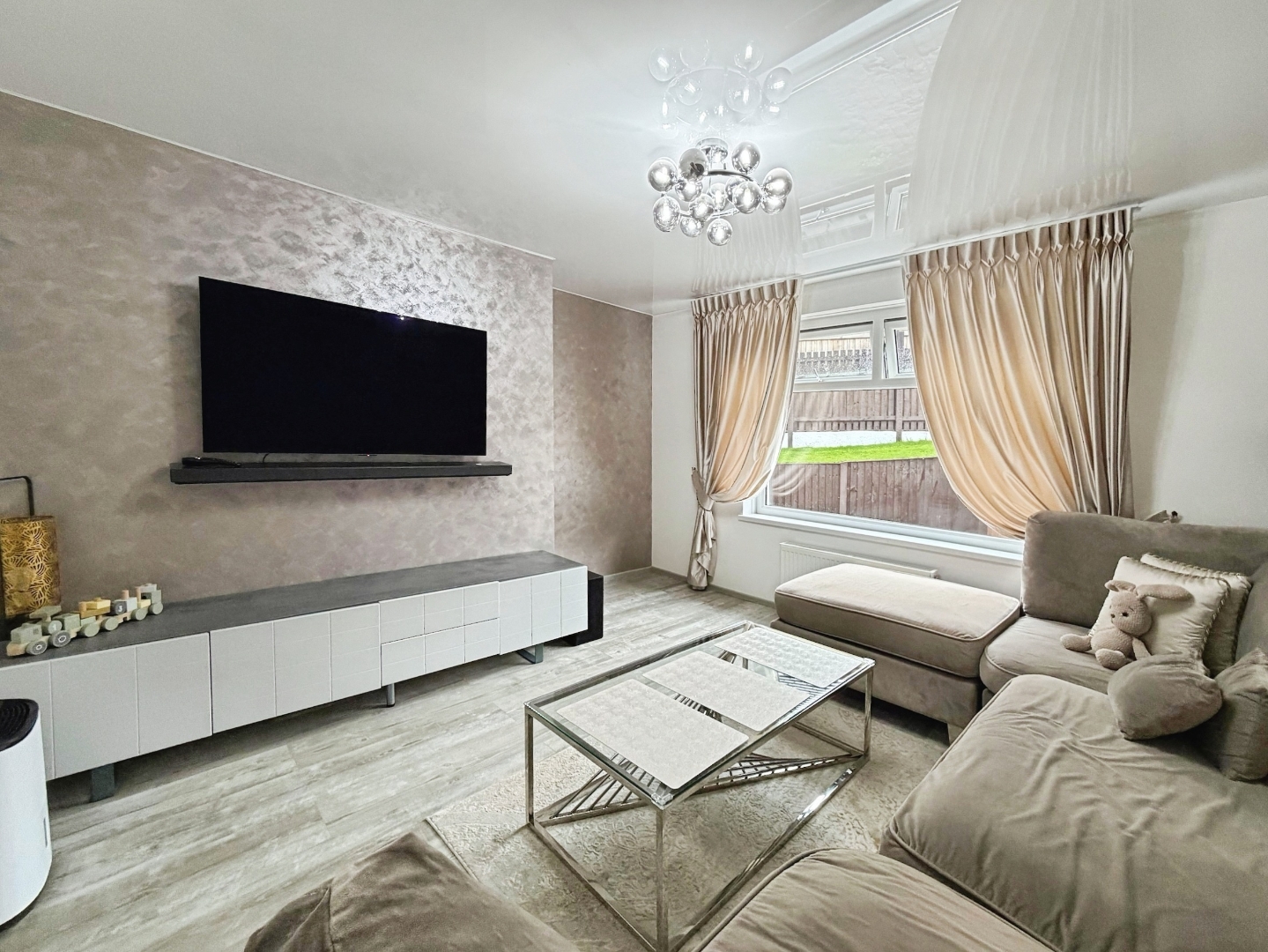 Stonegate Road Bradford, BD10 8BT