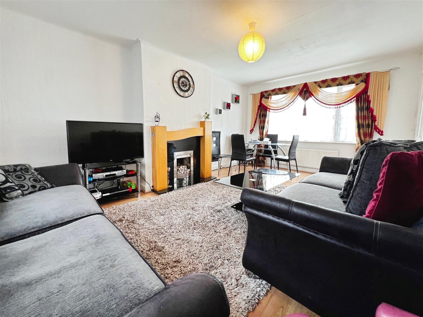 Ashbourne Way, Bradford, BD2 4 DT