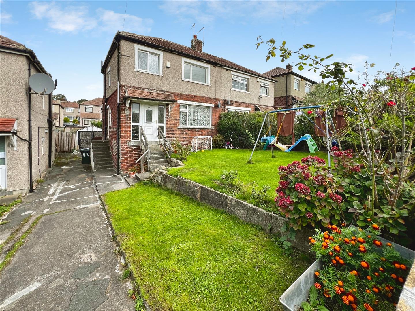 Ashbourne Way, Bradford, BD2 4 DT