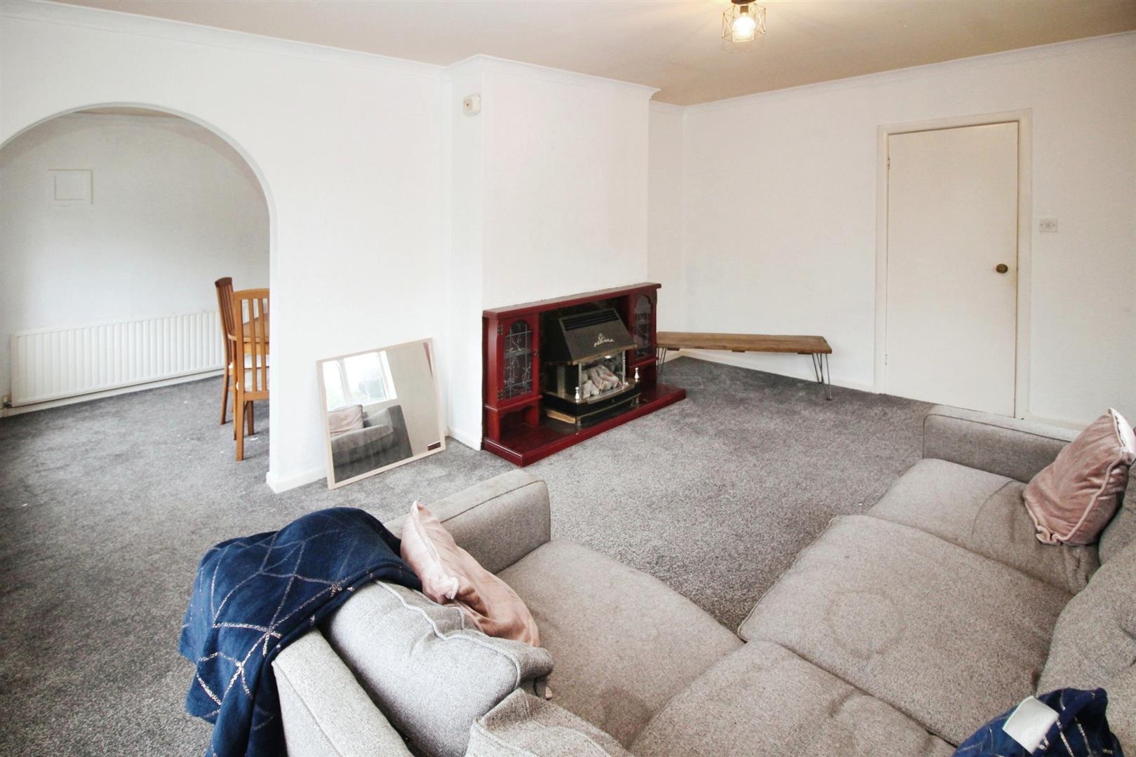 2 Bed, 1 Bath Property For Sale in Southway, Horsforth, LS18 5RN