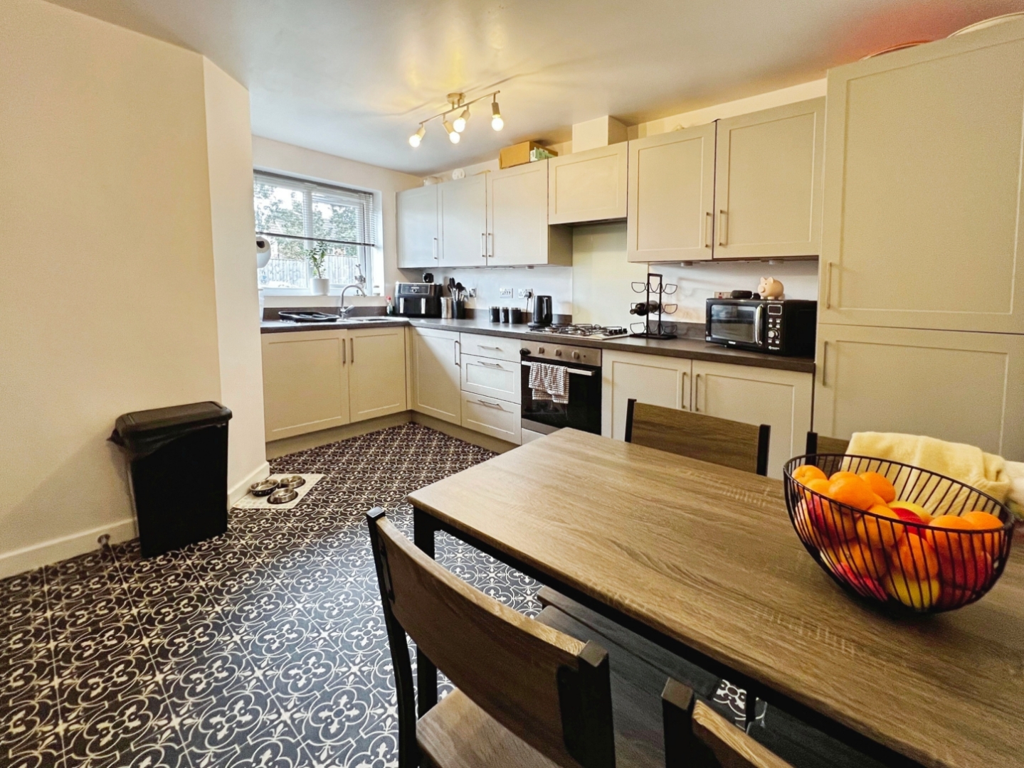 Quarry Bank Road, Bradford, BD2 3GL