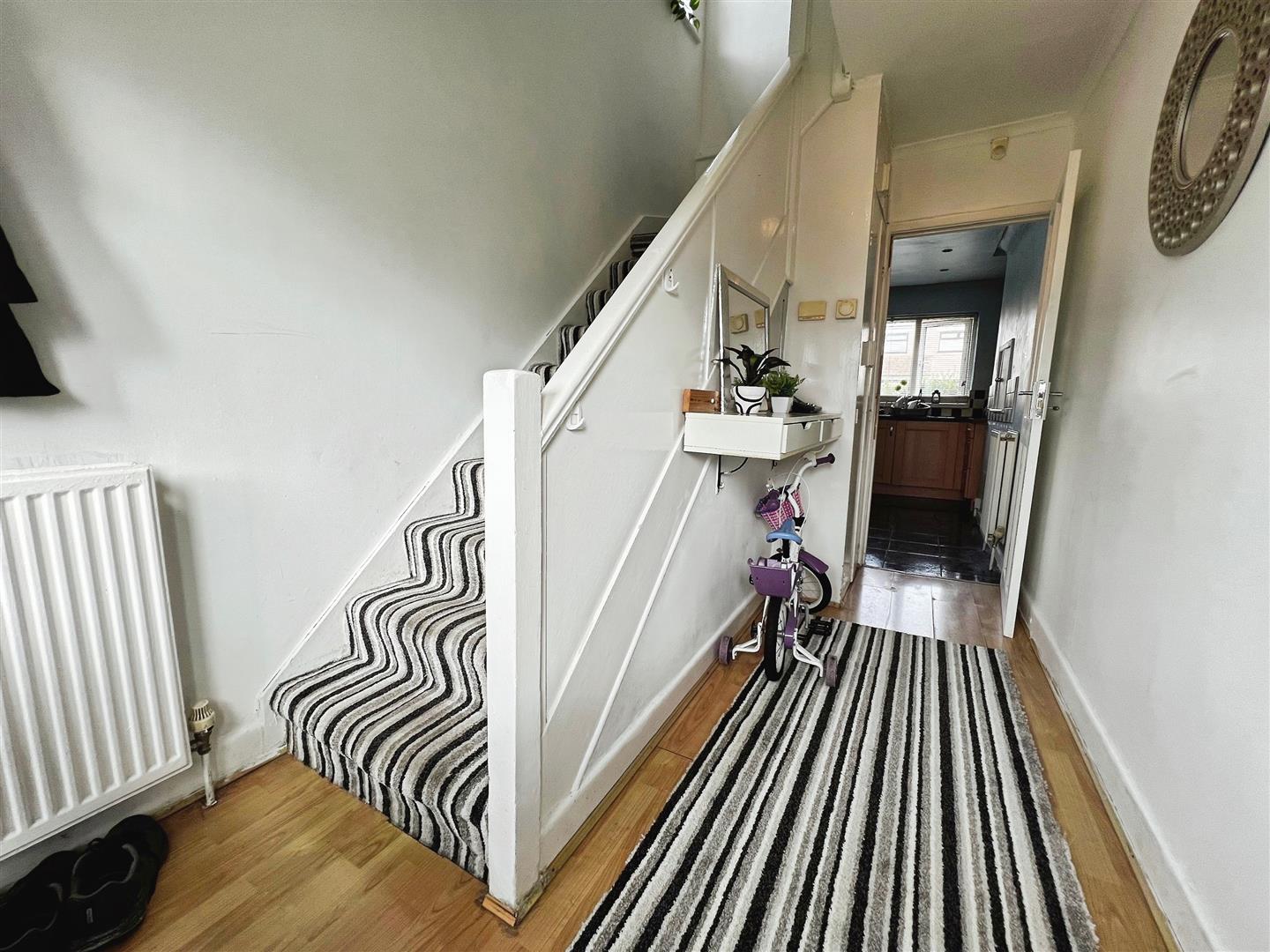 Ashbourne Way, Bradford, BD2 4 DT
