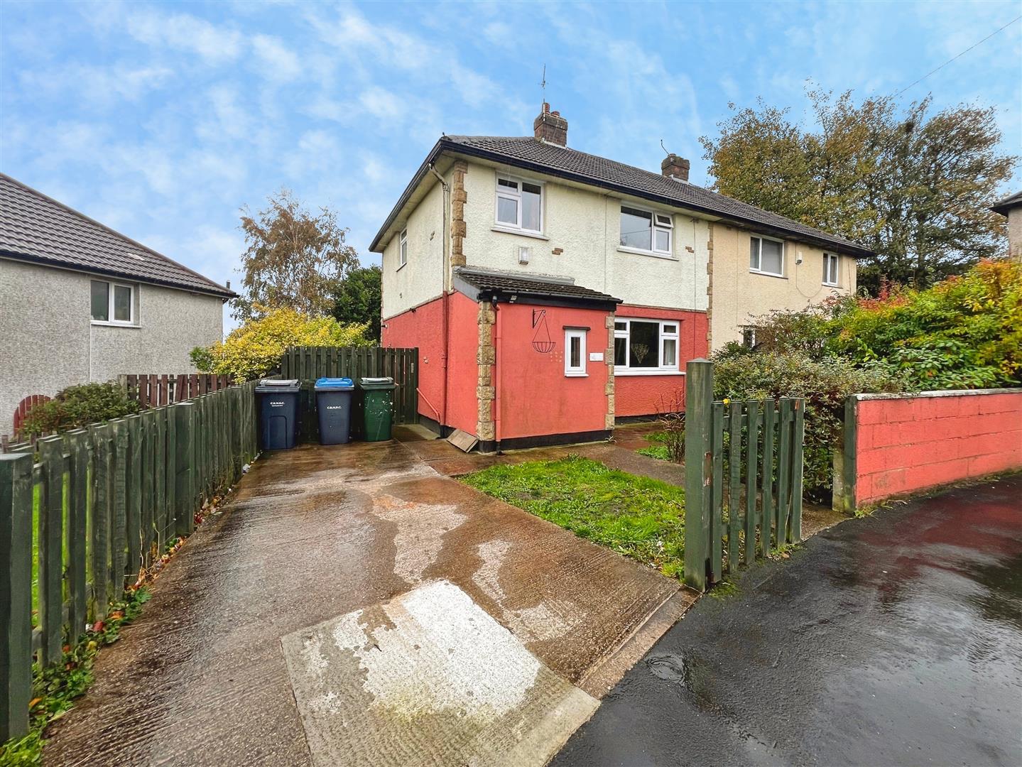 Farm Hill Road, Bradford, BD10 8BY