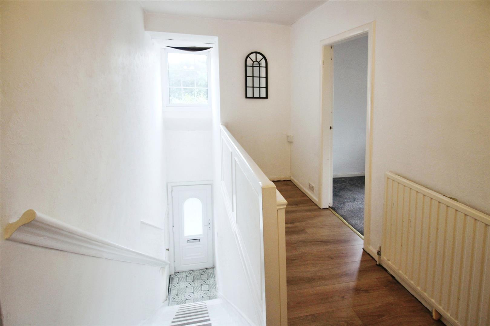 2 Bed, 1 Bath Property For Sale in Southway, Horsforth, LS18 5RN