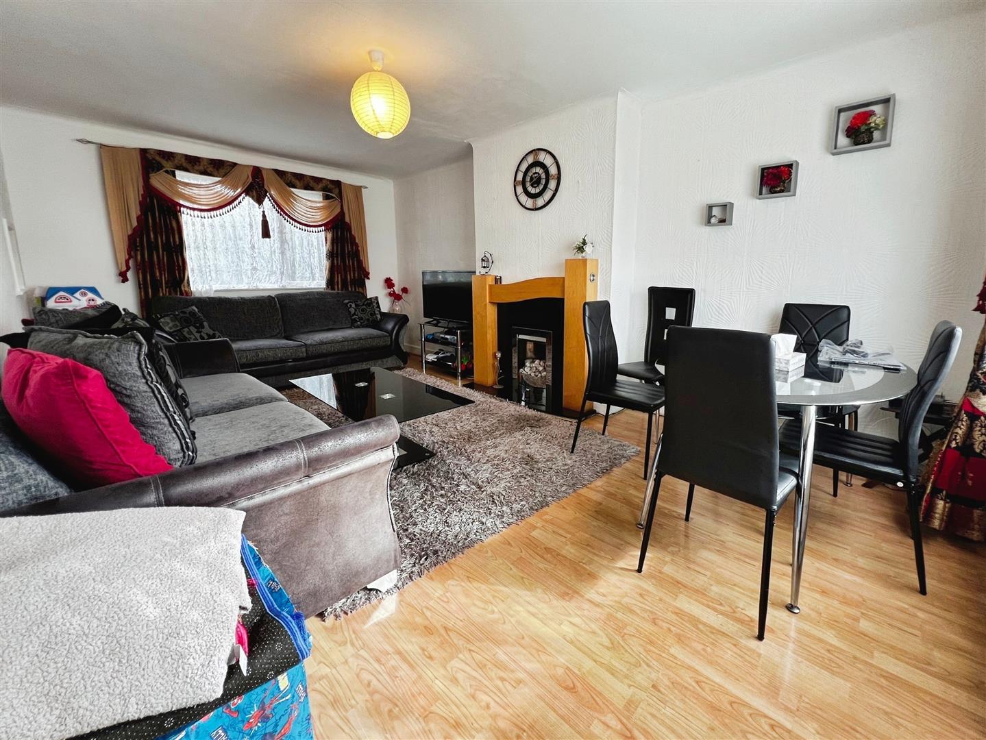 Ashbourne Way, Bradford, BD2 4 DT