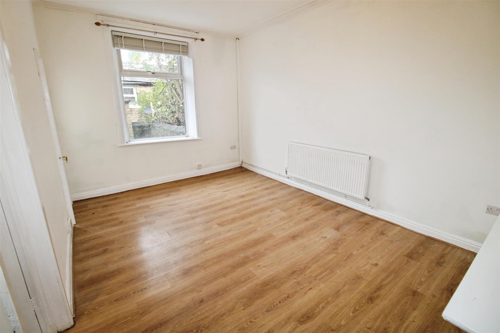 Esmond Street, Bradford, BD7 4DX