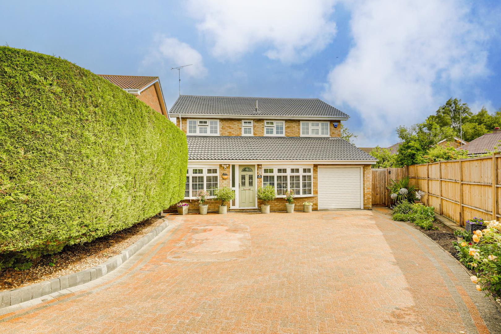 Cotefield Drive, Leighton Buzzard Cotefield Drive, Leighton Buzzard
