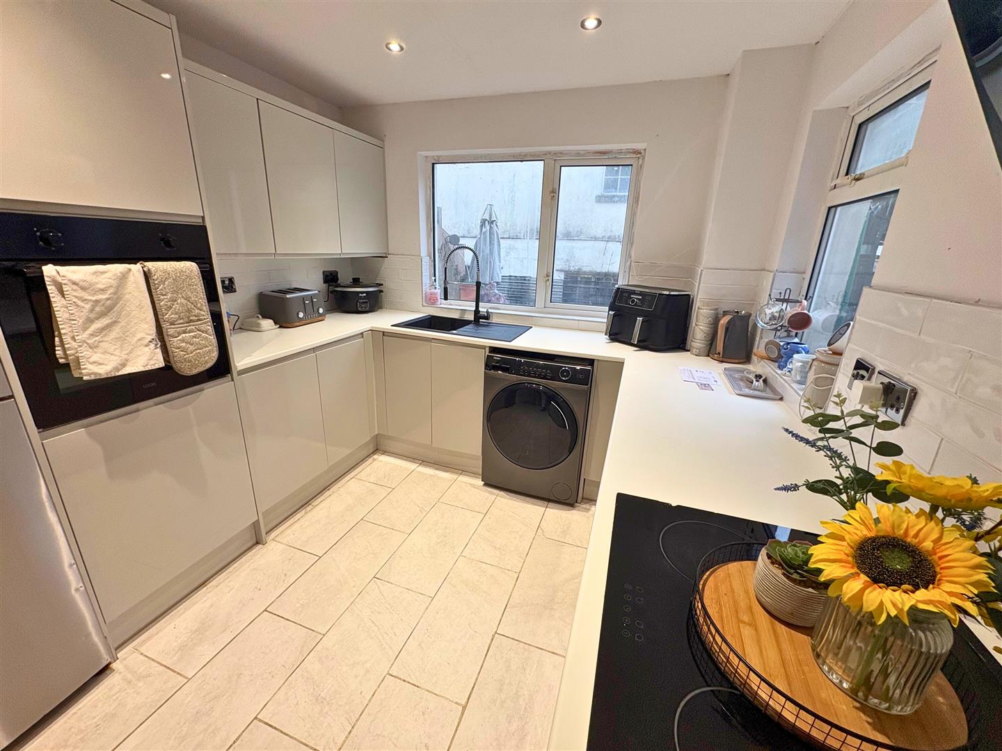 Plasnewydd Street, Maesteg