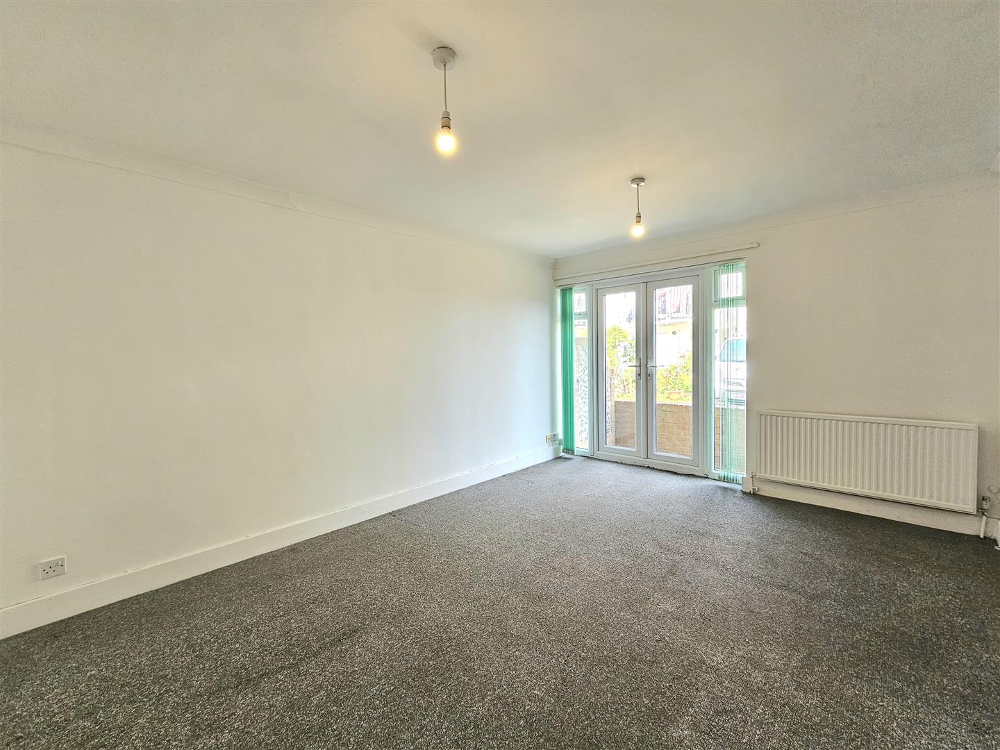 2 Bedroom House, Commercial Road, Eastbourne, BN21 3XF Oakfield
