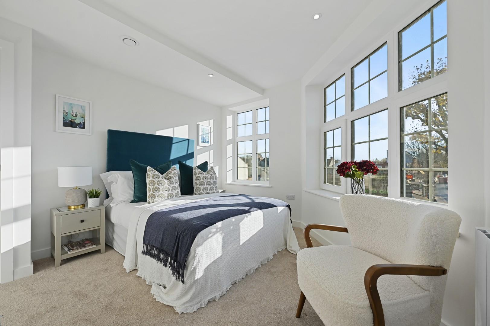 Northfield Avenue, Ealing, W13