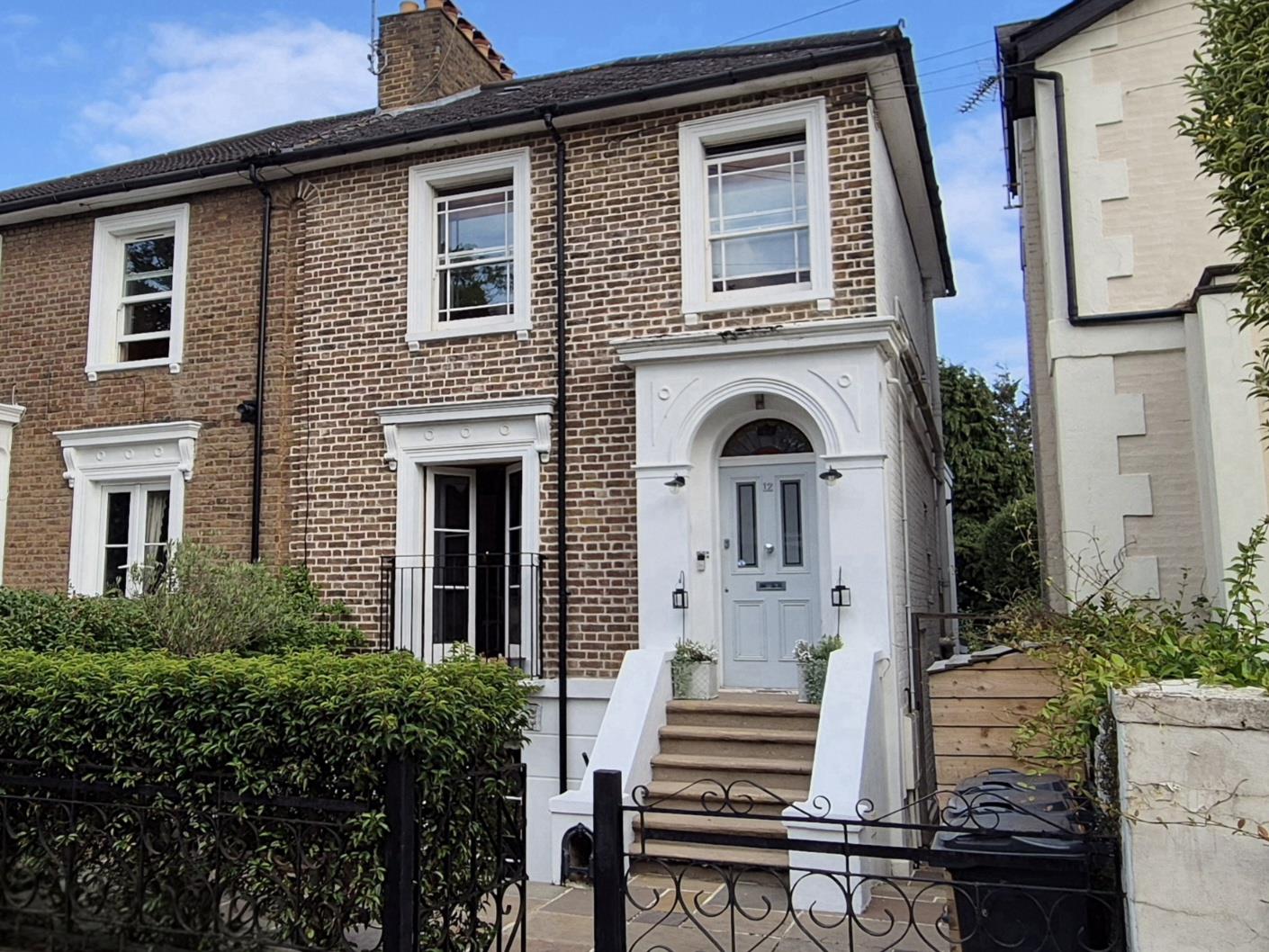 Woodlands Grove, Isleworth, TW7