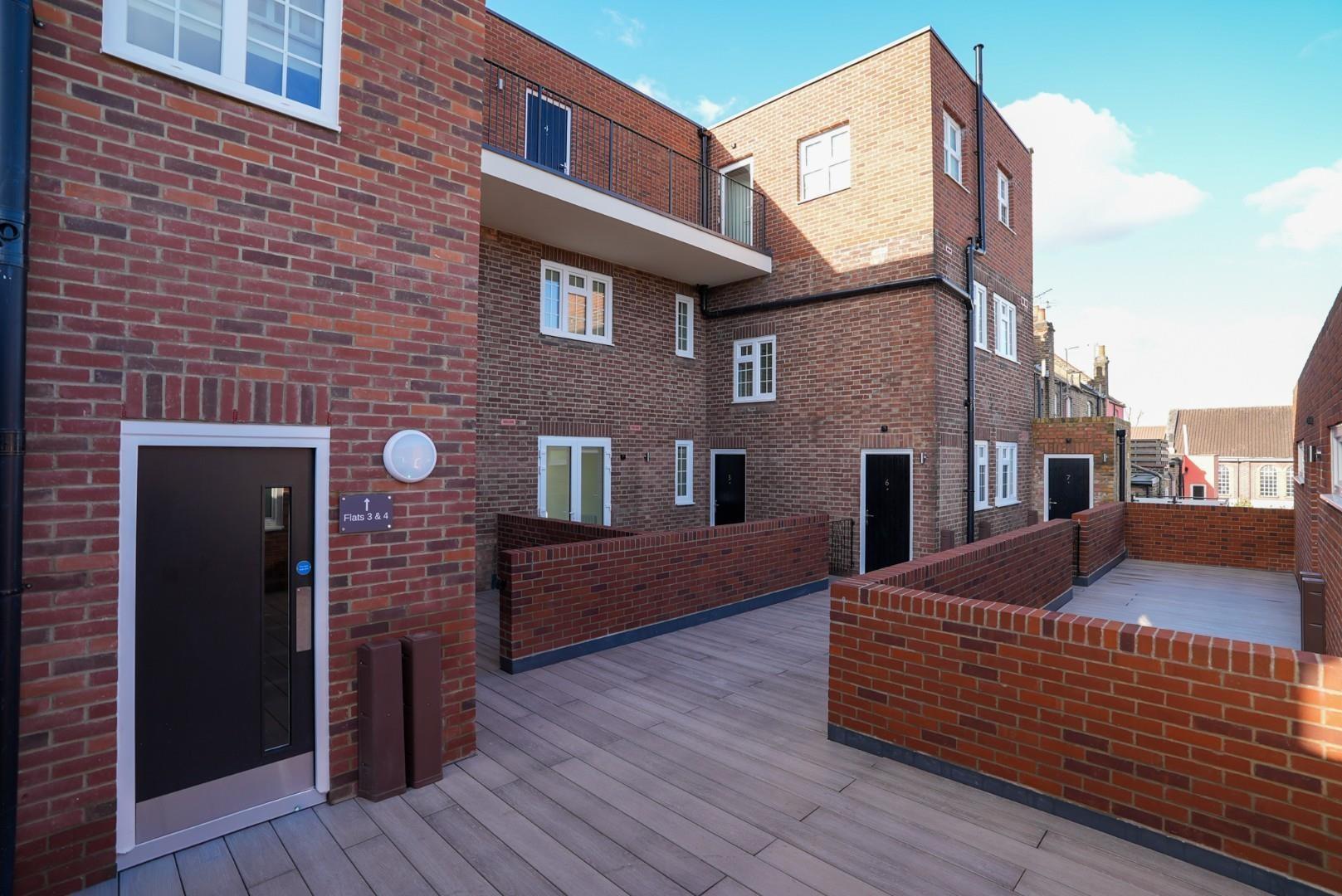 Northfield Avenue, Ealing, W13