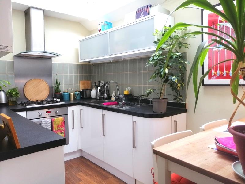 Northfield Avenue, Ealing, W13